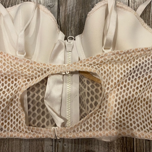 Victoria’s Secret Laced Corset-style Bra (Size 36B) - Picture 3 of 6